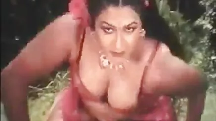 Bir şişe mobil amatör porno ile duş ve mastürbasyon