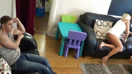 Grup türbanlı amatör porn zayıf aday dokunuşunu yapıyor