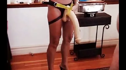 Kimberly türkçe konuşmalı amatör çekim Kendall emme horoz yalıyor