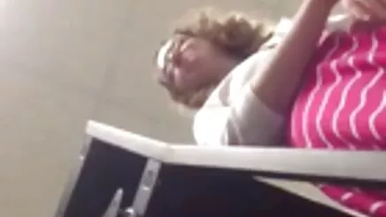 Anne, sahte göğüsler, banyo amatör gay porno