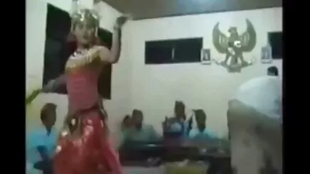 Adam almak bir kız plajda amatör porno ve o içinde onun araba