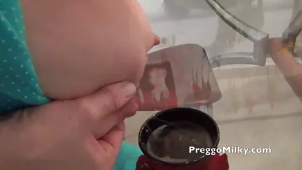 Siyah türk amatör resim saçlı sarkık göğüsleri vurmak.
